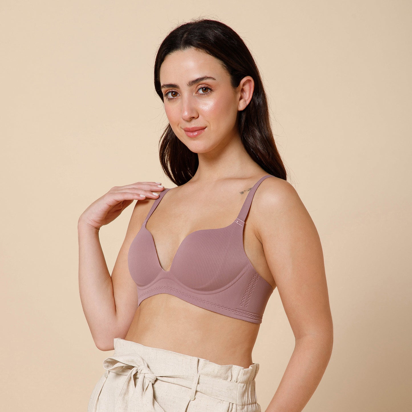Seamless Push-Up Bra with Seamless Support & Aura Plunge Bra – Sculpted Comfort, Effortless Elegance